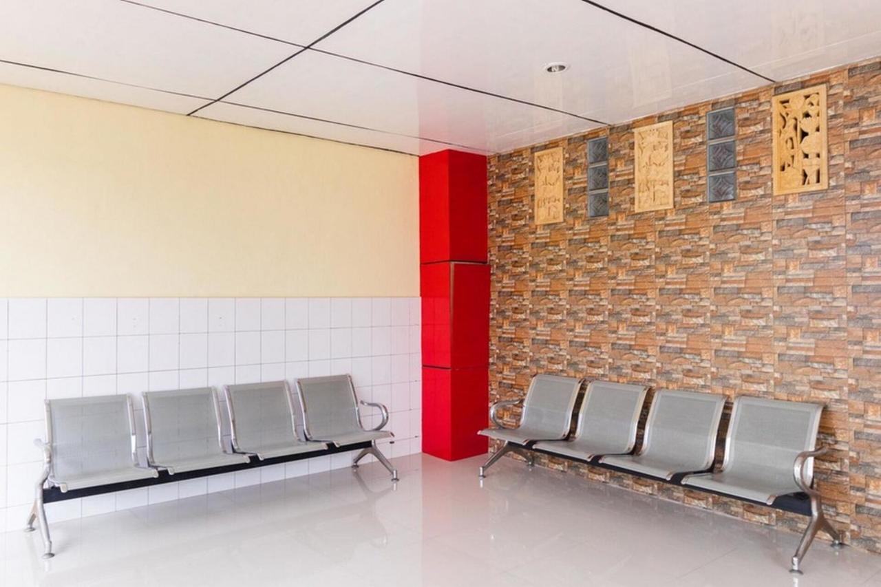 Reddoorz Plus @ Jalan Gatot Subroto Medan Sunggal Exterior foto