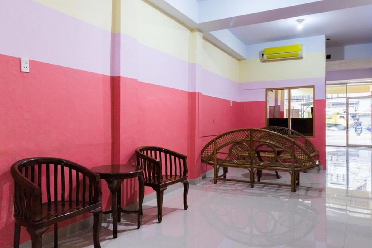 Reddoorz Plus @ Jalan Gatot Subroto Medan Sunggal Exterior foto
