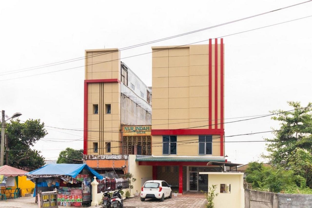 Reddoorz Plus @ Jalan Gatot Subroto Medan Sunggal Exterior foto