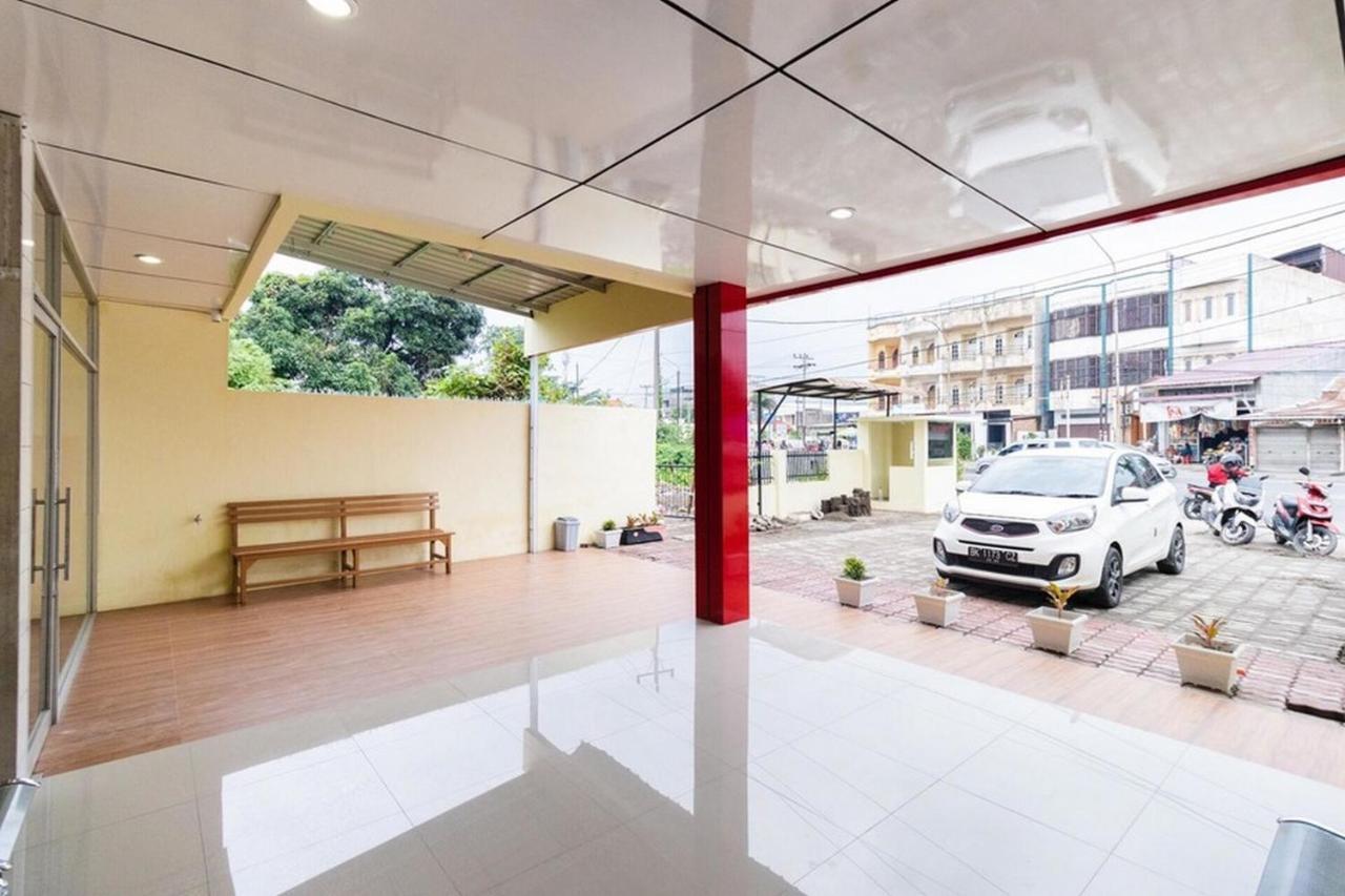 Reddoorz Plus @ Jalan Gatot Subroto Medan Sunggal Exterior foto