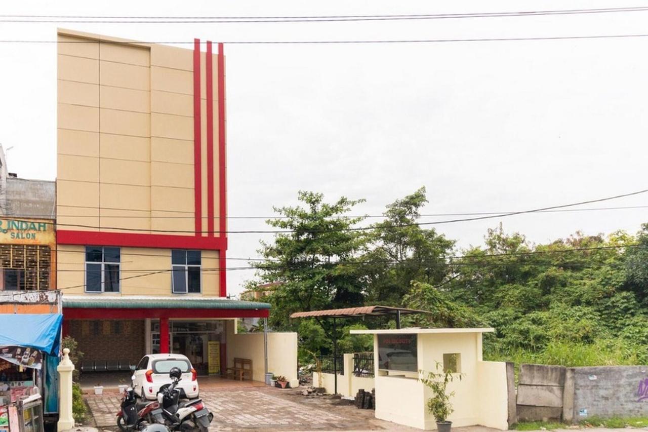 Reddoorz Plus @ Jalan Gatot Subroto Medan Sunggal Exterior foto