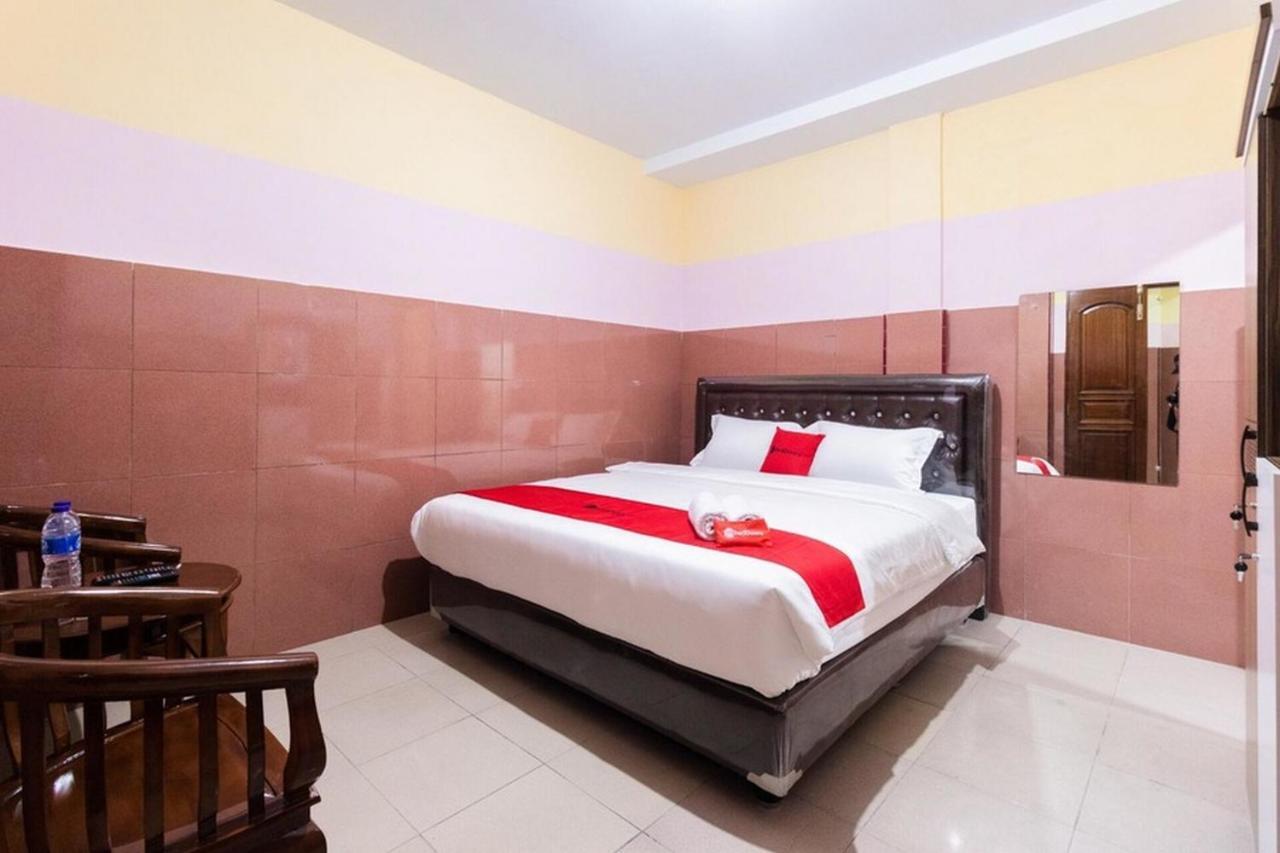 Reddoorz Plus @ Jalan Gatot Subroto Medan Sunggal Exterior foto