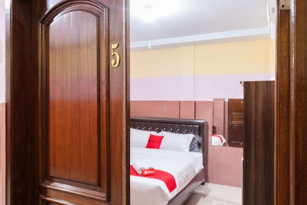 Reddoorz Plus @ Jalan Gatot Subroto Medan Sunggal Exterior foto