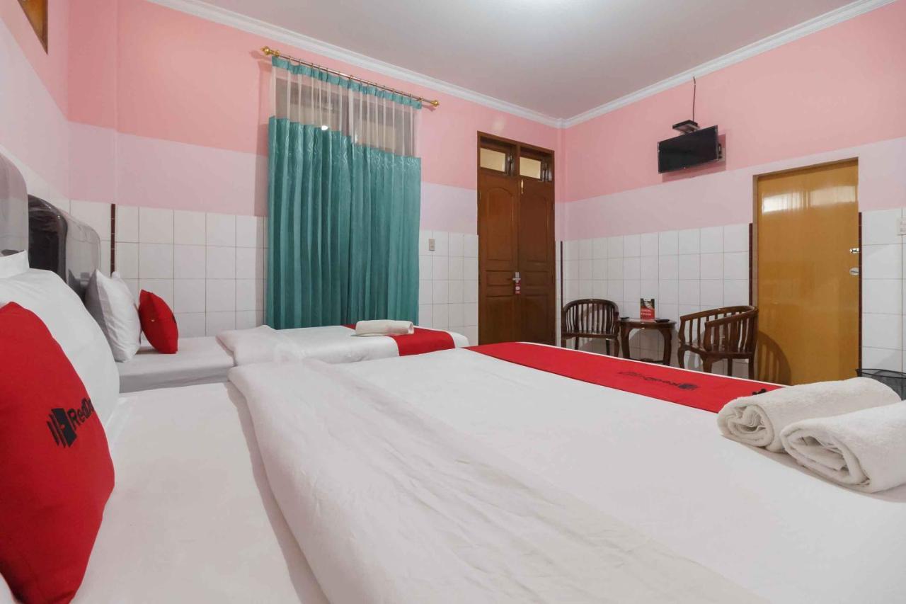 Reddoorz Plus @ Jalan Gatot Subroto Medan Sunggal Exterior foto