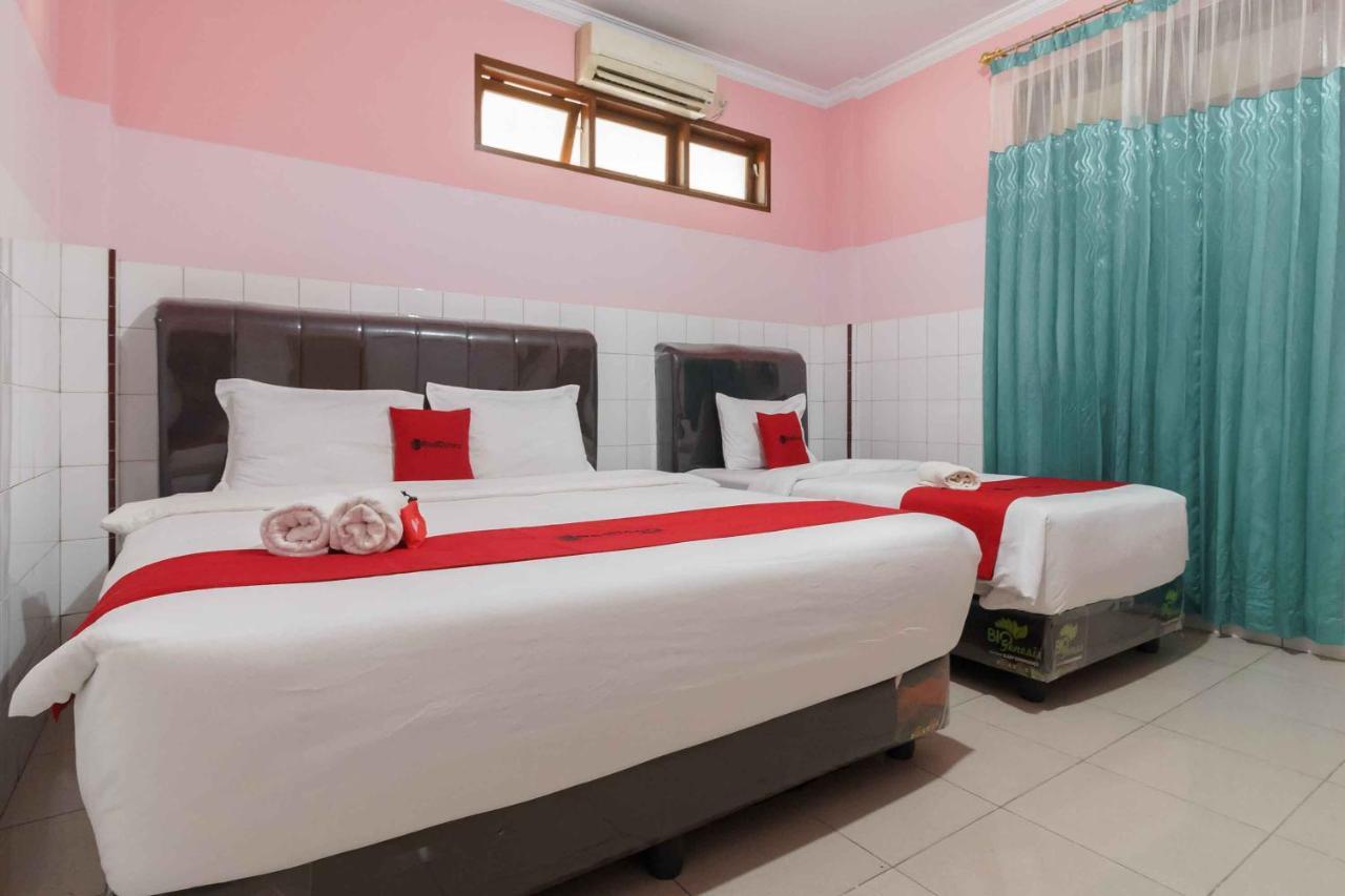 Reddoorz Plus @ Jalan Gatot Subroto Medan Sunggal Exterior foto
