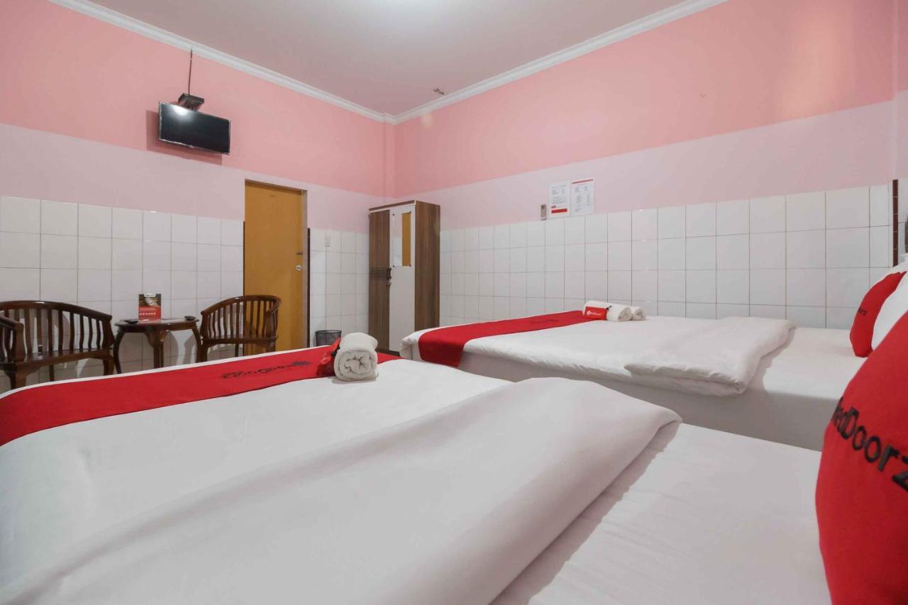 Reddoorz Plus @ Jalan Gatot Subroto Medan Sunggal Exterior foto